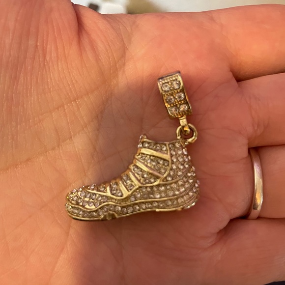 Mens Sneaker Pendant - Picture 4 of 4